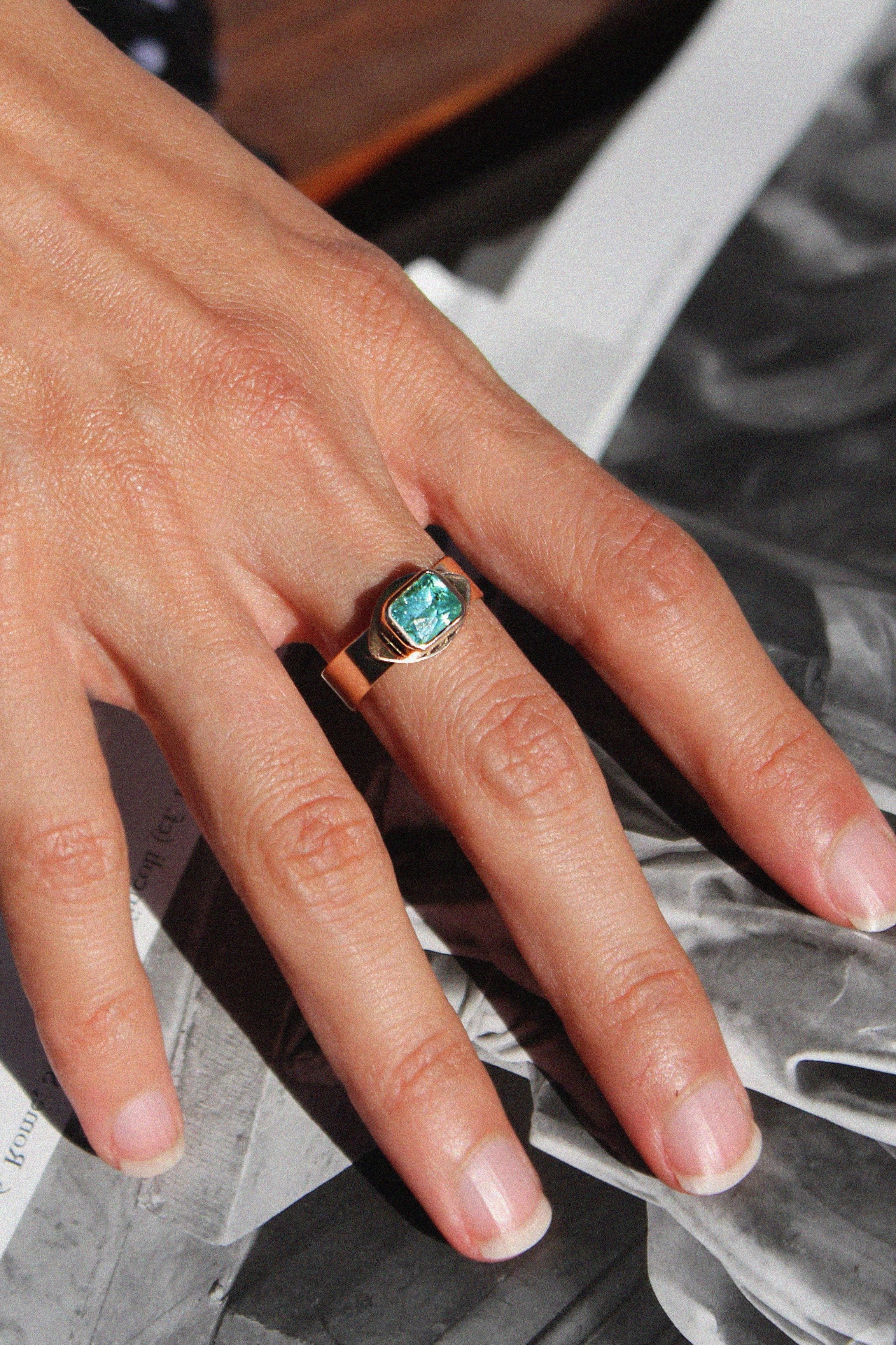 Eye ring in blue green tourmaline | Christina Magdolna